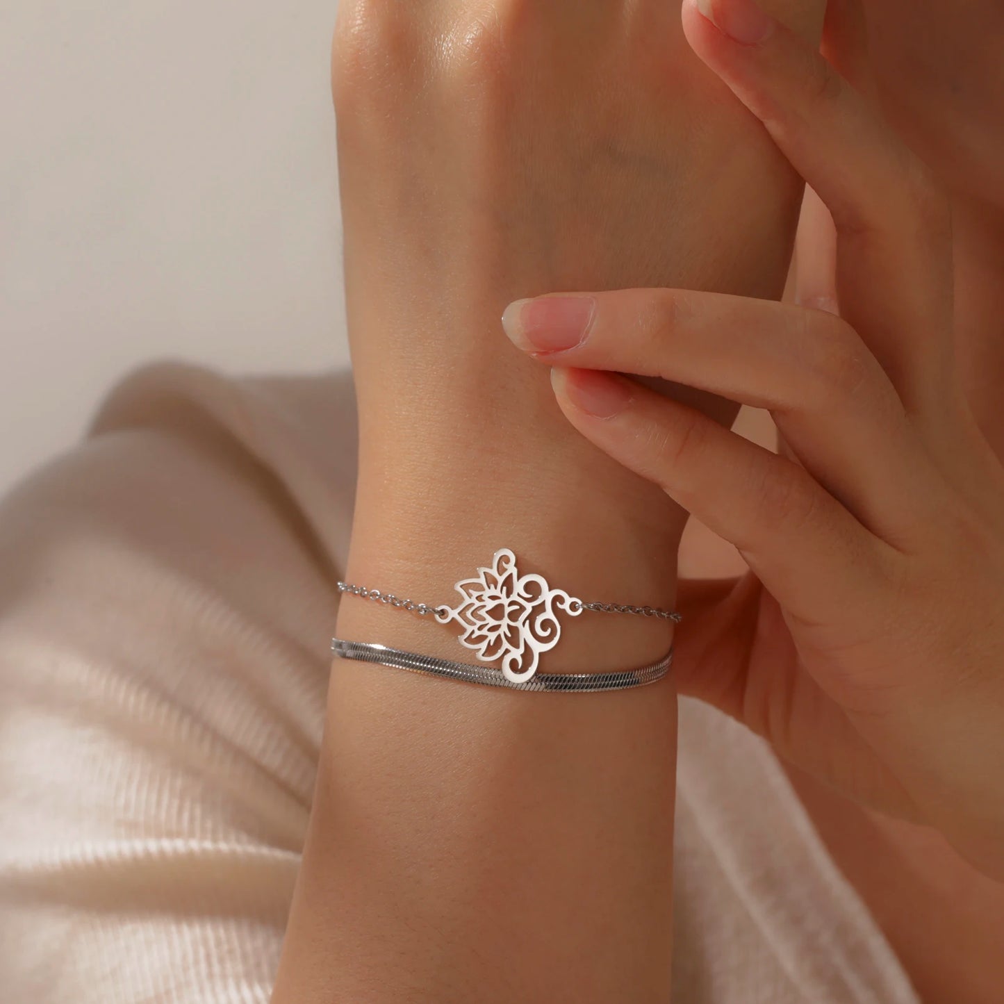 Bracelet femme tendance acier inoxydable argenté mandala fleur de lotus poignet femme