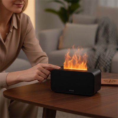 Diffuseur huile essentielle sur table de salon femme relaxée