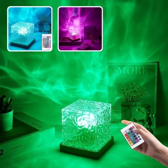 Lampe aurore boréale cubique qui projette de la lumière verte bleue mauve sur les murs espace zen