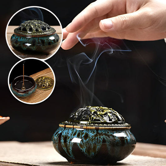 Encensoir retro en céramique noire et bleue avec couvercle laissant passer la fumée pour cônes spirales ou bâtons d'encens