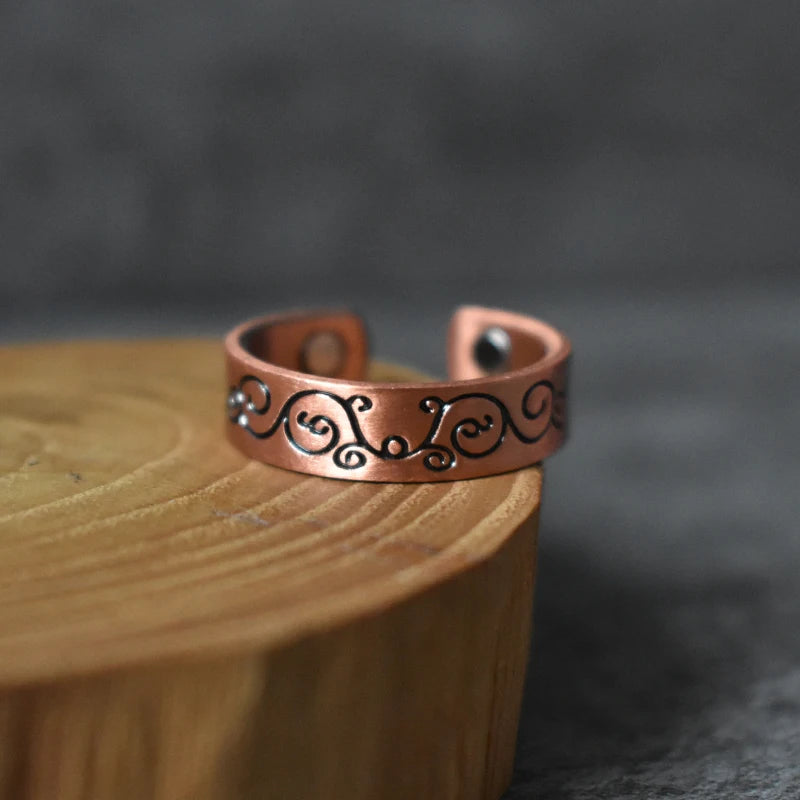 Bague cuivre aimants gravures ethniques motifs courbes florales