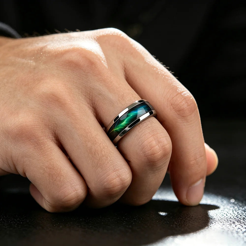 Bague homme malachite portée au majeur
