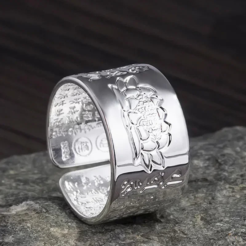 Bague yoga transparente avec motif fleur de lotus gravé – vue de face