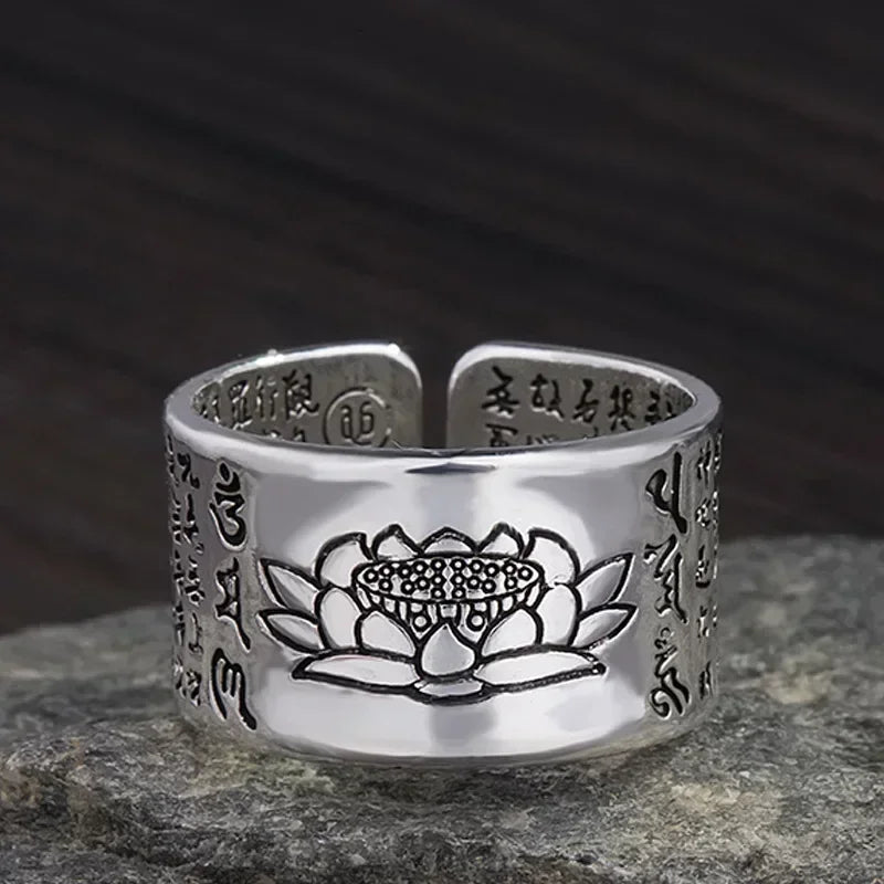 Bague yoga ajustable argentée avec gravure fleur de lotus noire