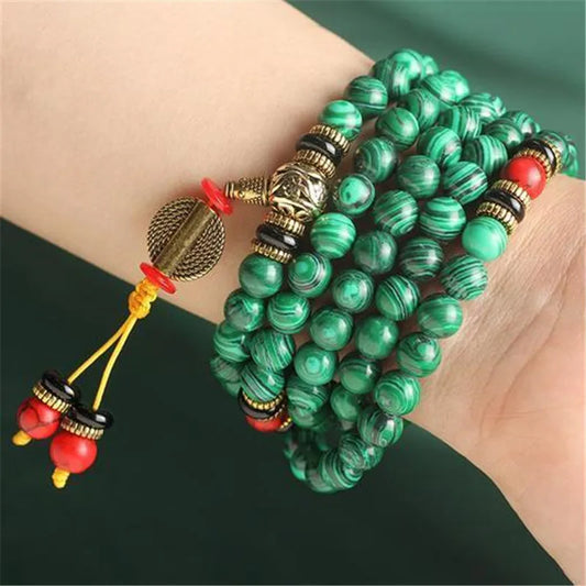 Bracelet perle malachite porté au poignet – bijou lithothérapie protection