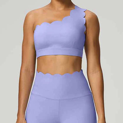 Brassiere asymetrique mauve face gros plan style yoga