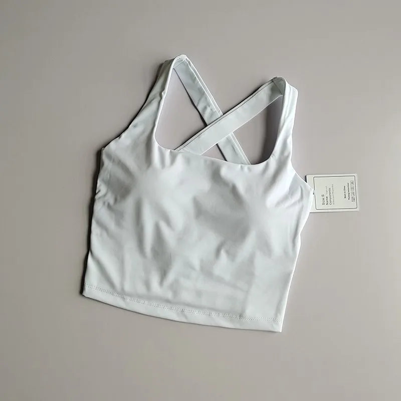 Brassière longue femme blanche à plat, vue de face avec coupe près du corps