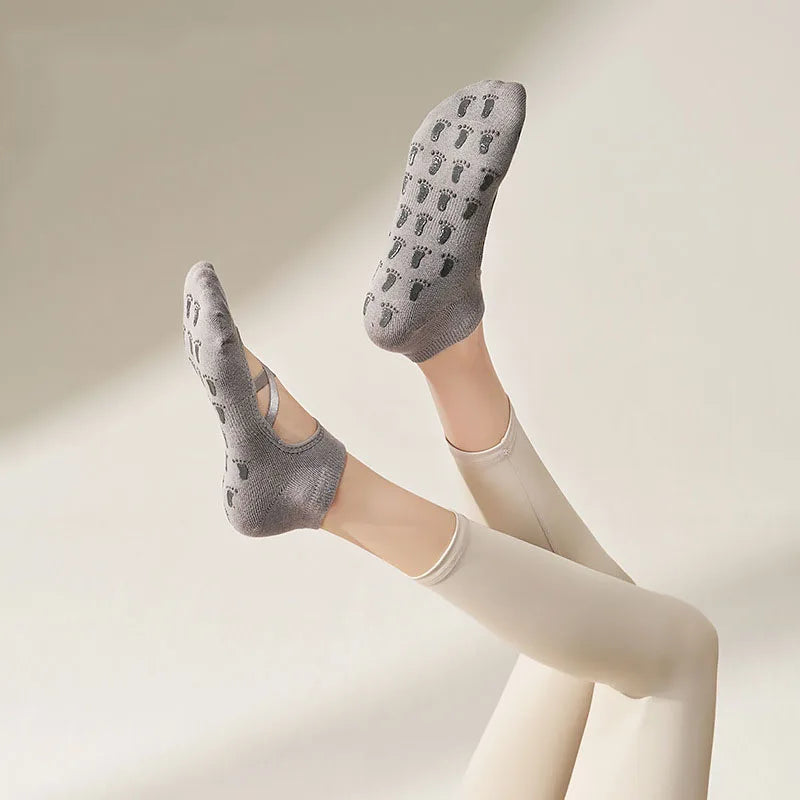 Chaussettes antidérapantes yoga grises lanière semelle picots vue dessous