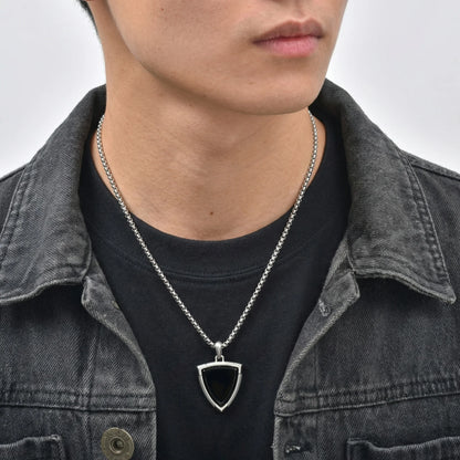 Collier avec pierre pour homme onyx – pendentif protection pierre naturelle noire porté au cou