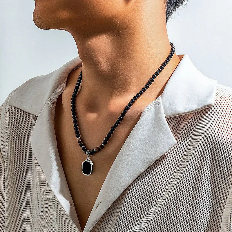 Collier de perles naturelles oeil de tigre et noires pendentif rectangle pierre noire homme