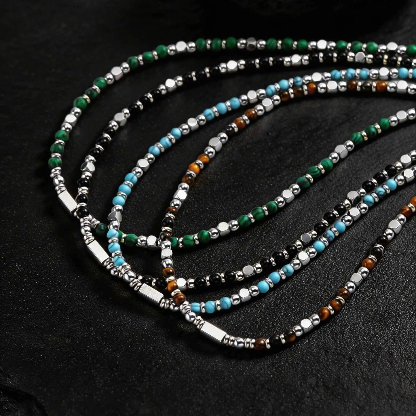 Collier en perle pour homme pierres naturelles – 4 variantes sur présentoir  gris - malachite obsidienne turquoise oeil de tigre