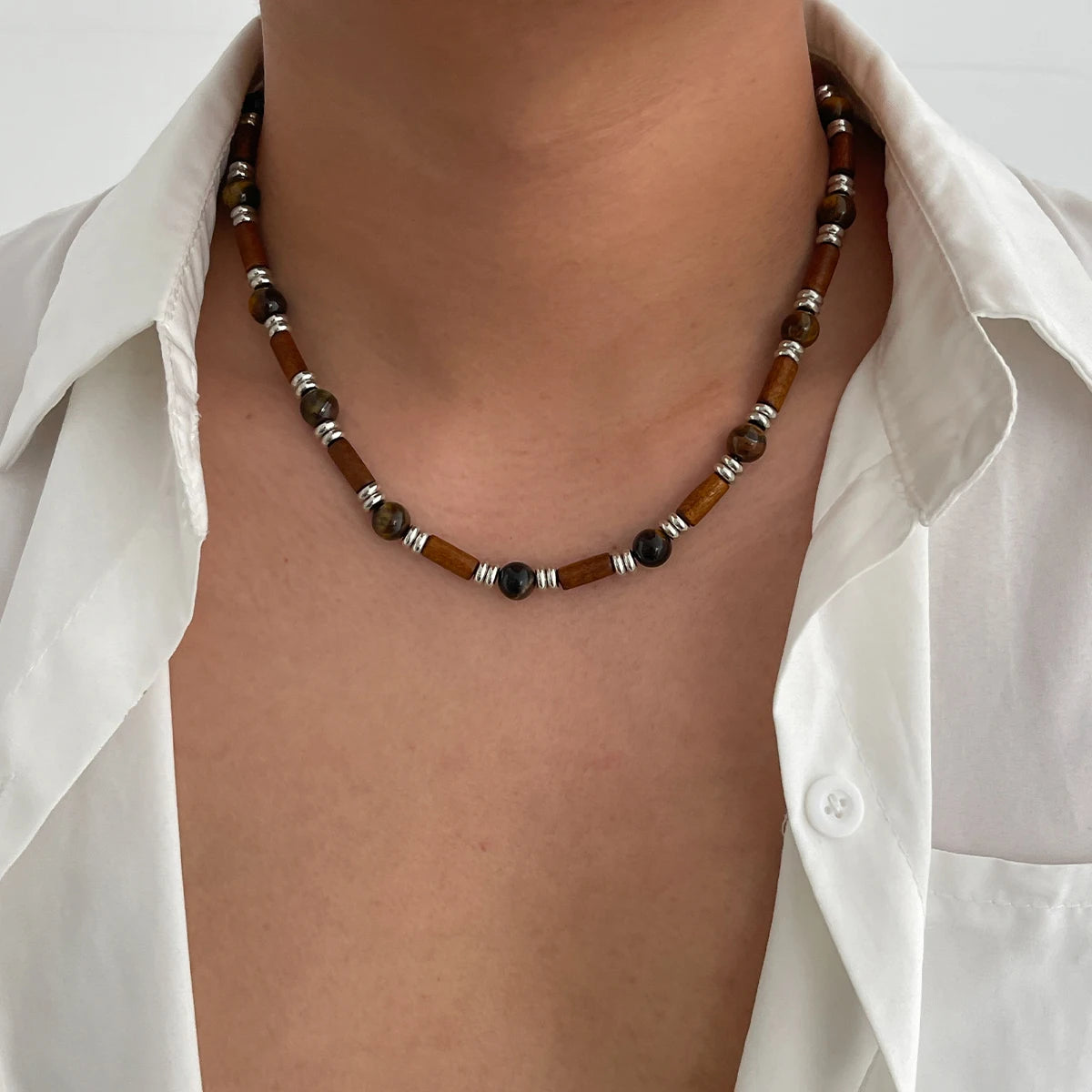 Collier homme oeil de tigre porté pierre naturelle lithothérapie protection quotidien