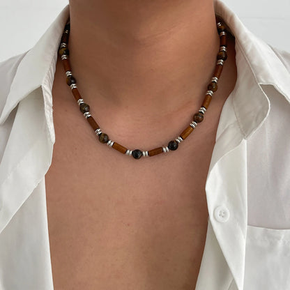 Collier homme oeil de tigre porté pierre naturelle lithothérapie protection quotidien