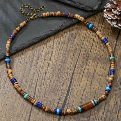 Collier perle homme porté dans la nature pierre naturelle