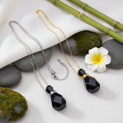 Deux colliers obsidienne argent et or fond zen