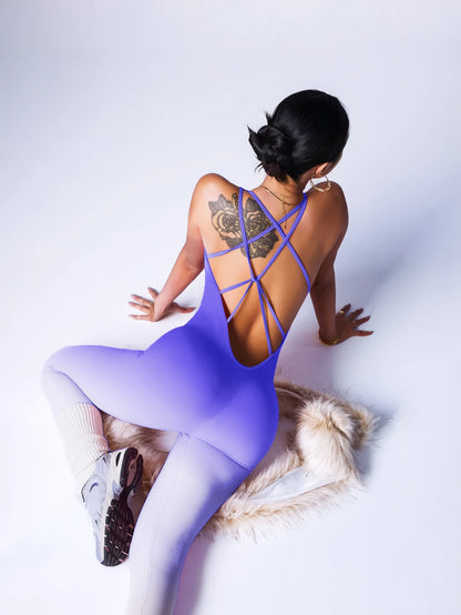 Combinaison gym mauve pastel fitness yoga polyvalente vue de dos bretelles croisées