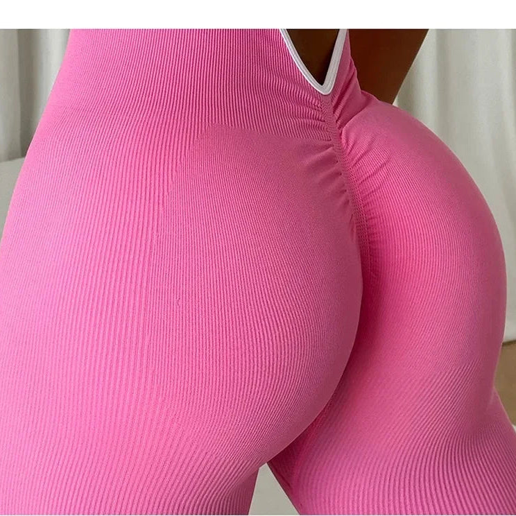Détail tissu sans couture combinaison yoga femme rose confortable