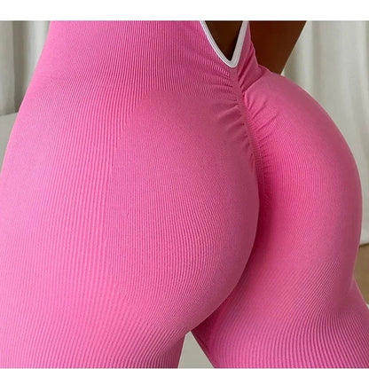 Détail tissu sans couture combinaison yoga femme rose confortable