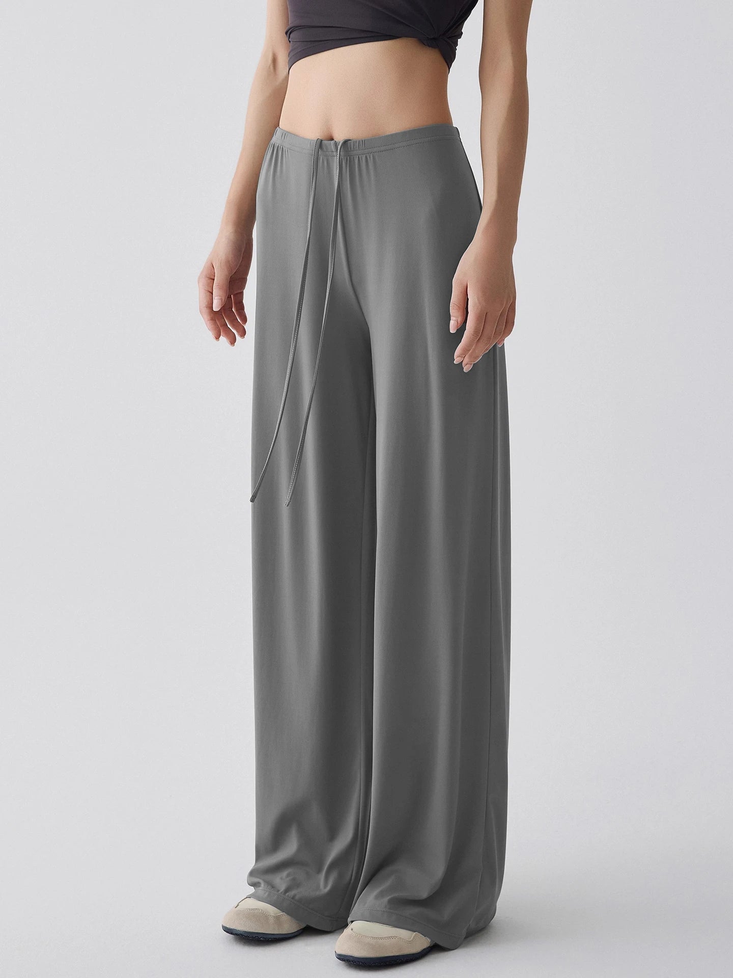 Legging évasé tissu gris close-up – matière nylon élastique respirante