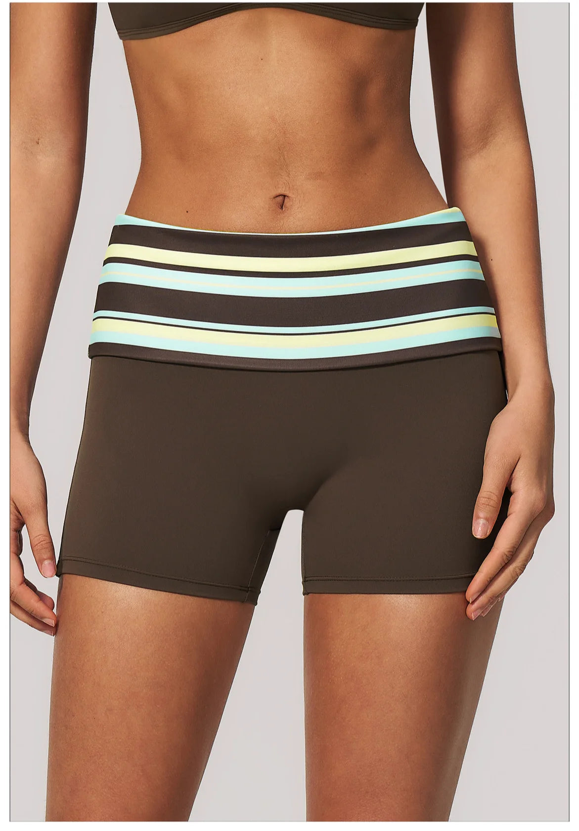 Short yoga rayures multicolores taille haute
