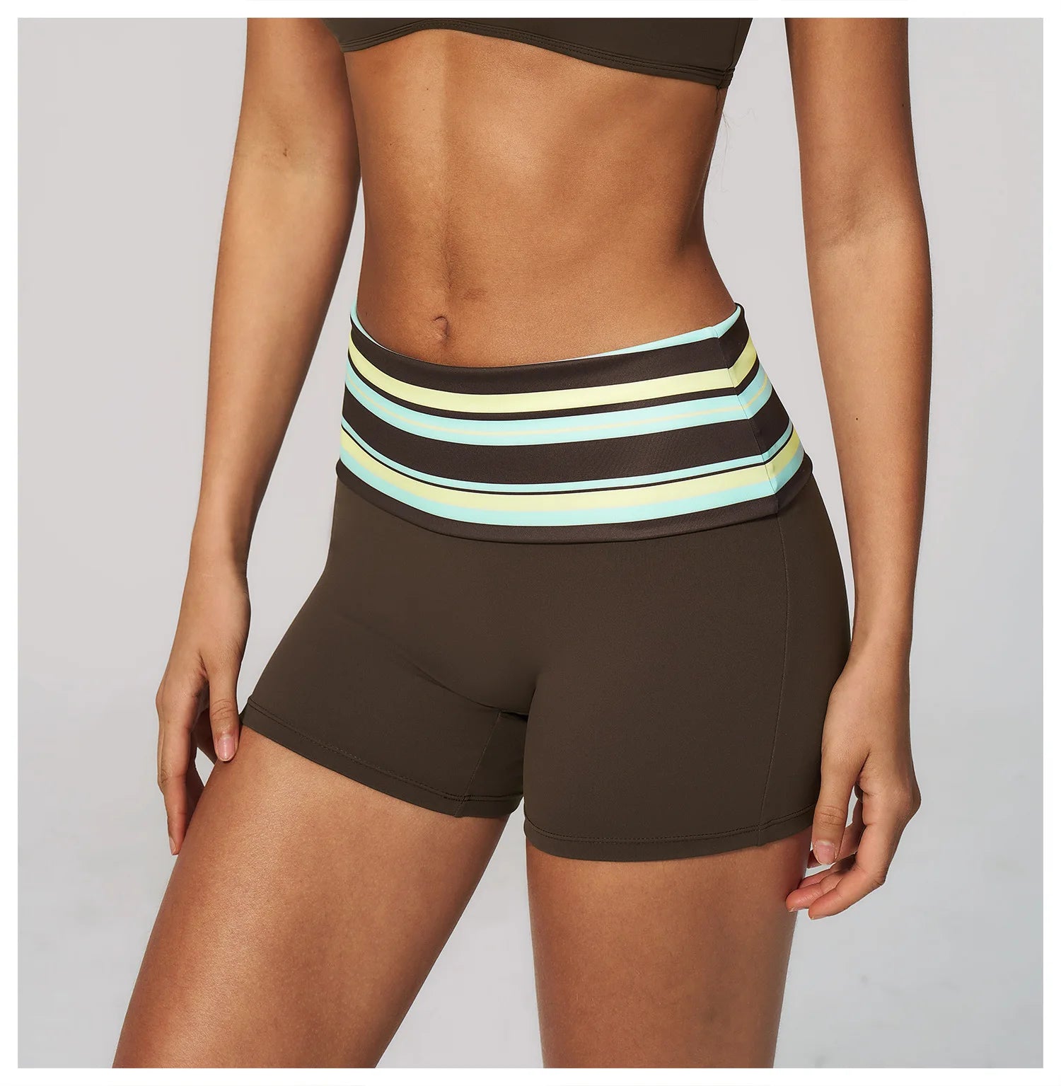 Short yoga tendance taille haute rayures colorées
