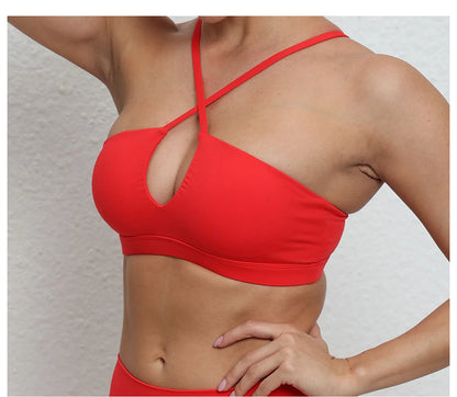 Soutien gorge bretelle croisée rouge – vue de face | Top yoga femme