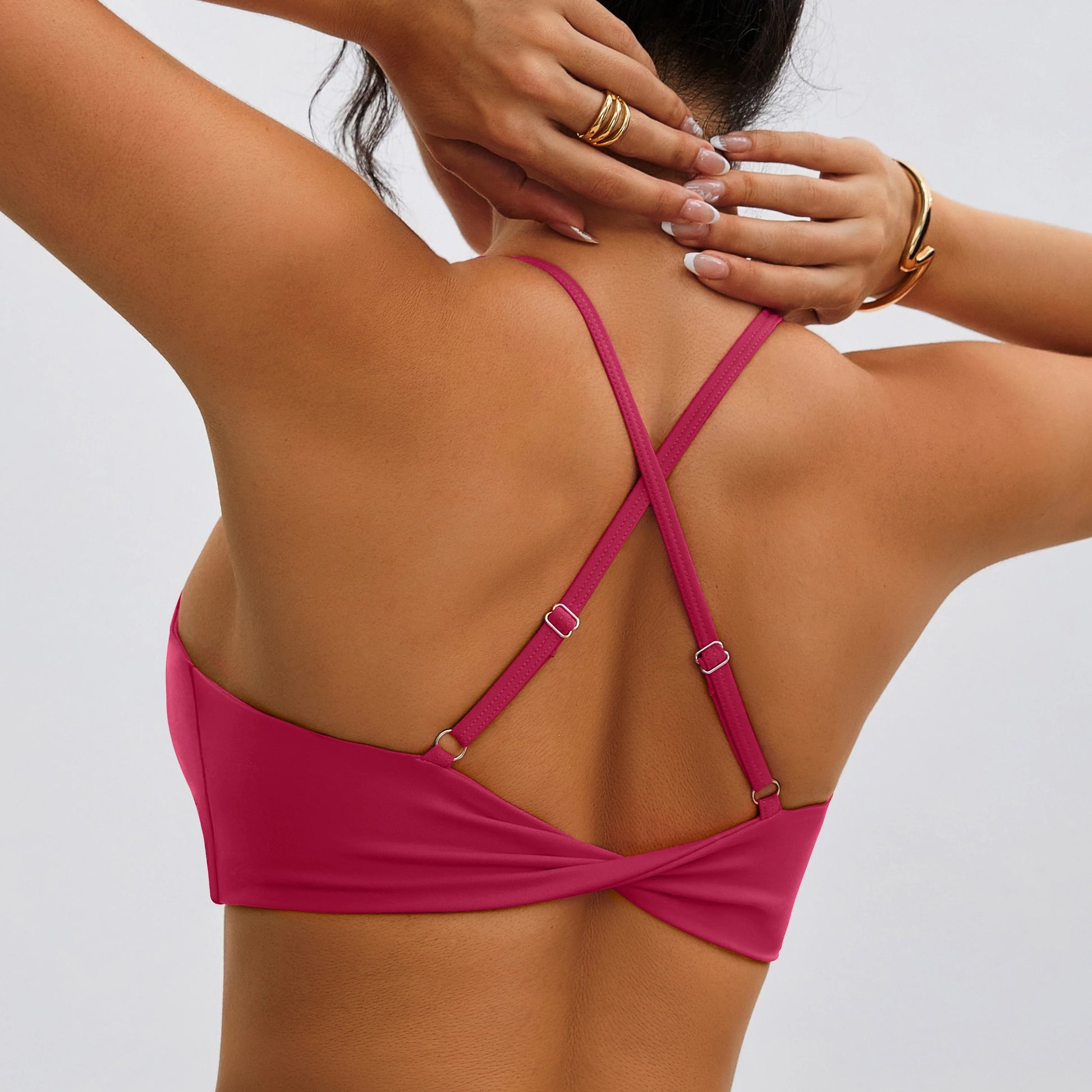 Soutien-gorge croisé dos rose – vue de dos femme