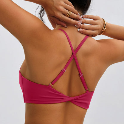 Soutien-gorge croisé dos rose – vue de dos femme