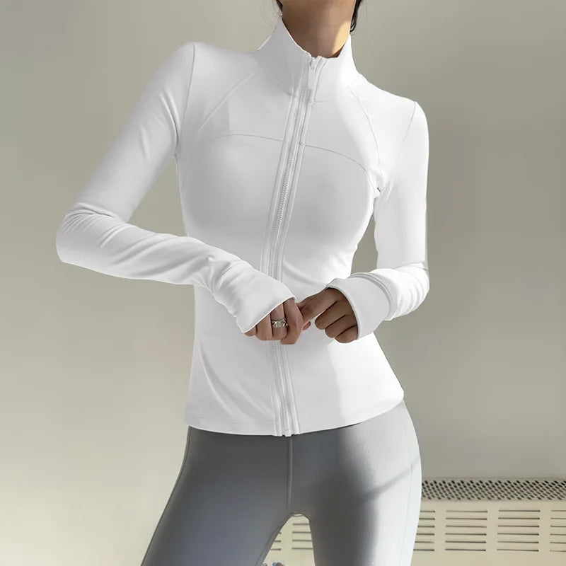 Veste yoga femme - détail fermeture éclair et coupe ajustée