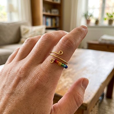 Bague anti stress dorée femme yoga perles colorées 7 chakras