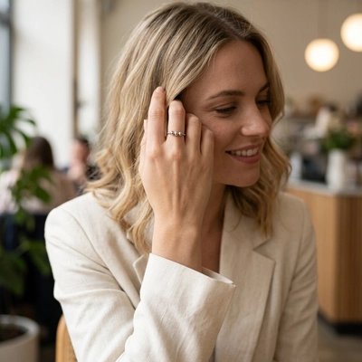 Bague anti stress femme souriante