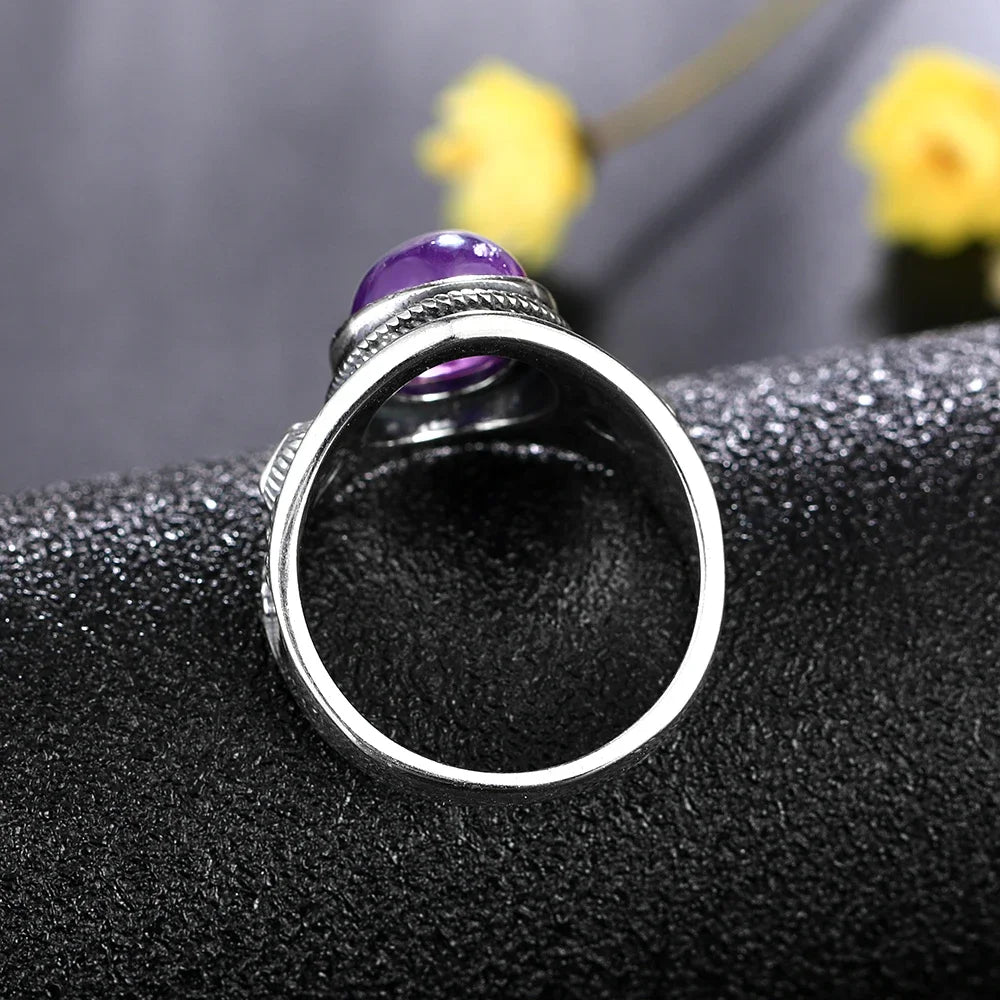 Bague homme améthyste sur support anthracite avec fleurs jaunes - ambiance zen