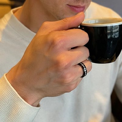 Bague homme design noir cristaux