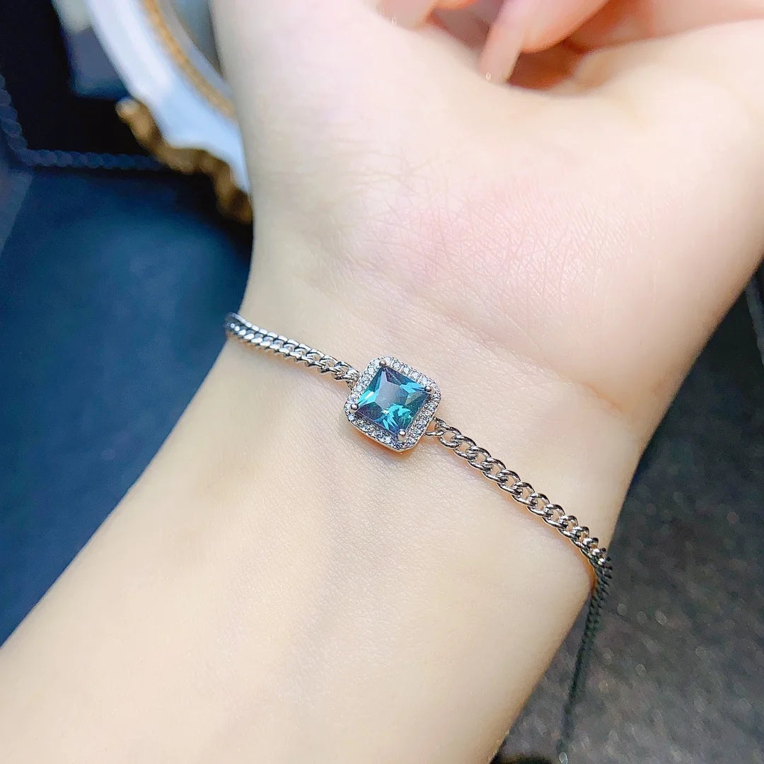 Bracelet argent femme chaine ajustable pierre naturelle alexandrite carrée entourée de petits zircons lumineux