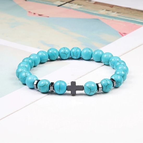 Bracelet en pierre turquoise perlé et croix