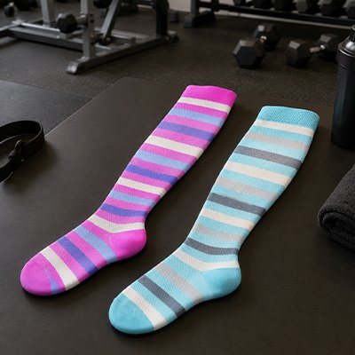 Chaussette de compression rayées colorées mauves bleus