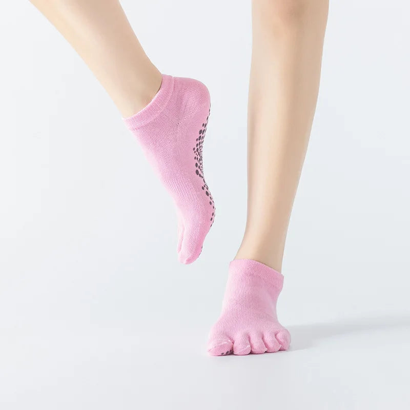 Chaussette massage rose femme port relaxation bien-être à domicile