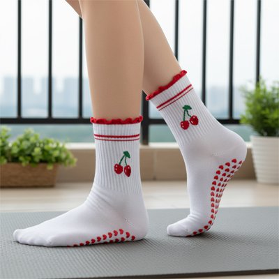Chaussette yoga femme antidérapantes blanche motif cerises rouges