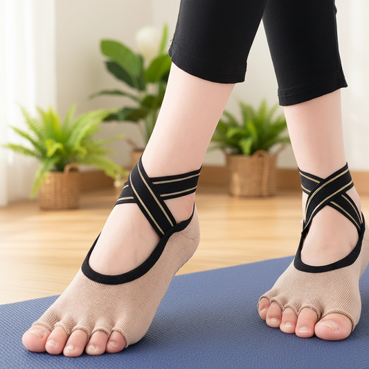 Chaussettes yoga antidérapantes à orteils séparés beige - picots silicone et bandage croisé