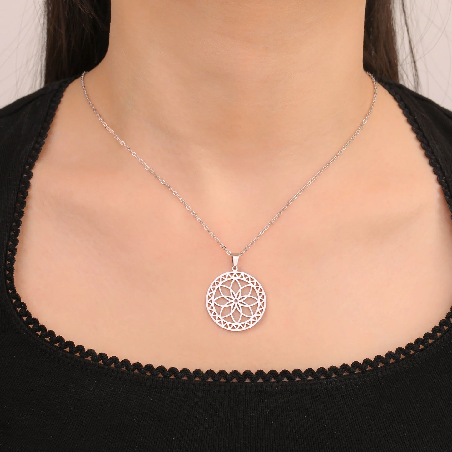 Collier acier inoxydable doré pendentif fleur de vie géométrie sacrée