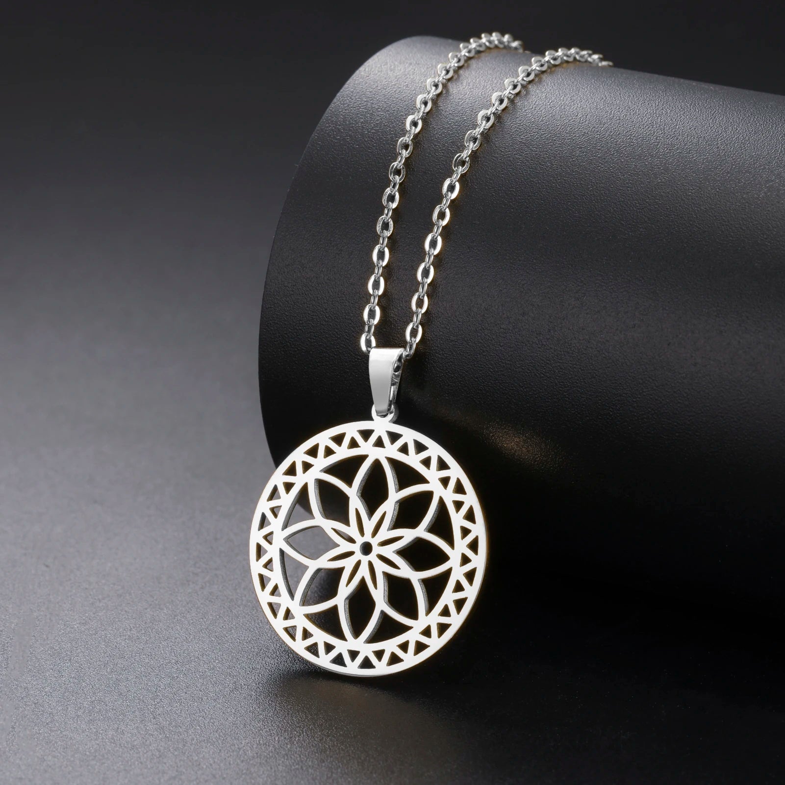 Collier acier inoxydable doré pendentif fleur de vie géométrie sacrée