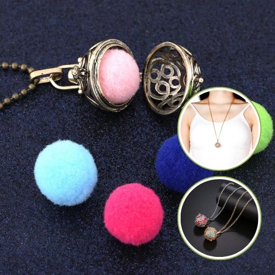 collier breloque qui s'ouvre boules colorée à l'intérieur