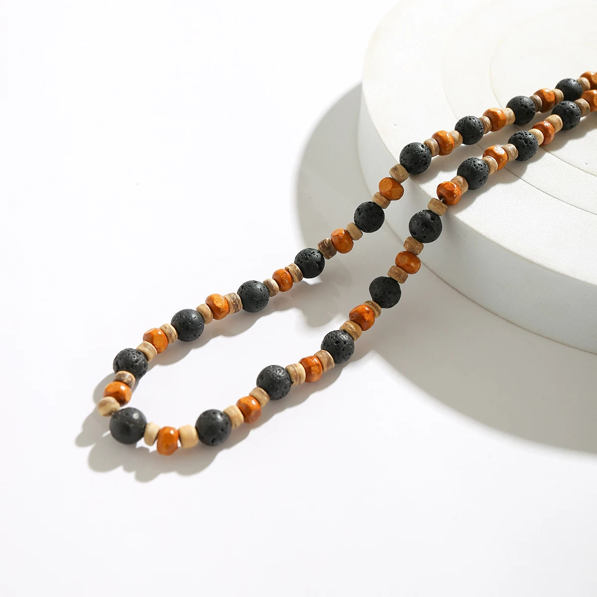 Collier de perles de bois naturel et pierre de lave ancrage homme