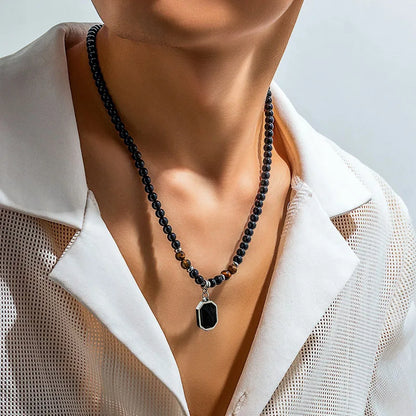 Collier de perles naturelles oeil de tigre et noires pendentif rectangle pierre noire homme