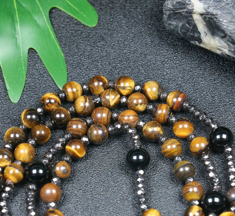 Détail perles œil de tigre et obsidienne collier homme pierre naturelle
