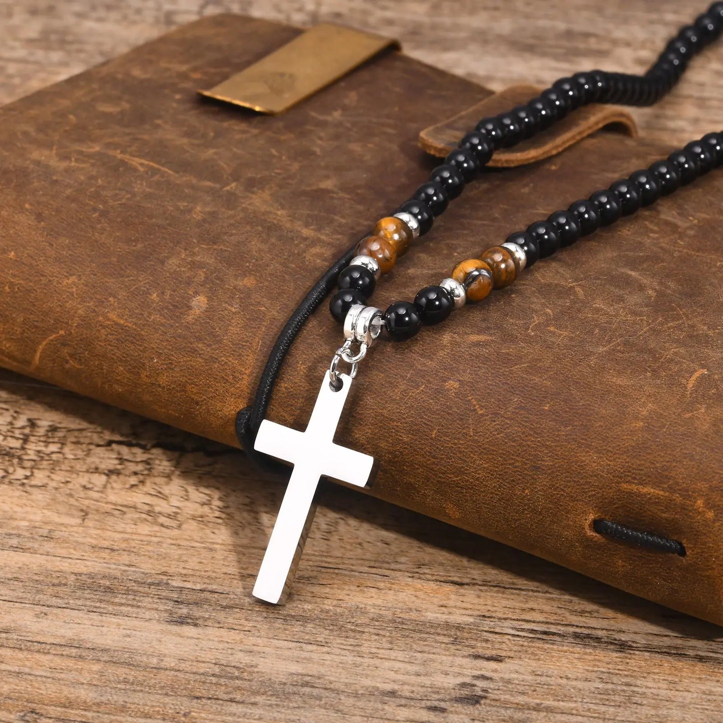 collier de perles oeil de tigre et noires pendentif croix en acier inoxydable