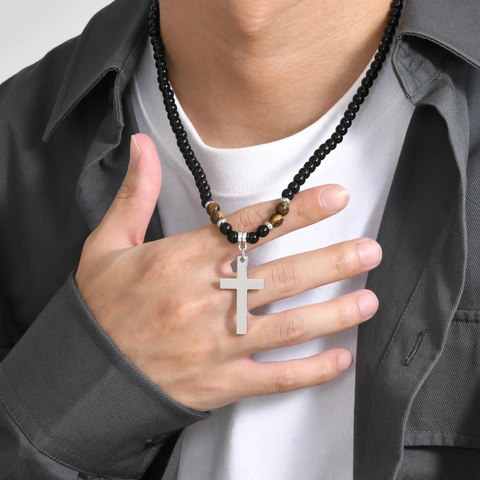 collier de perles oeil de tigre et noires pendentif croix en acier inoxydable