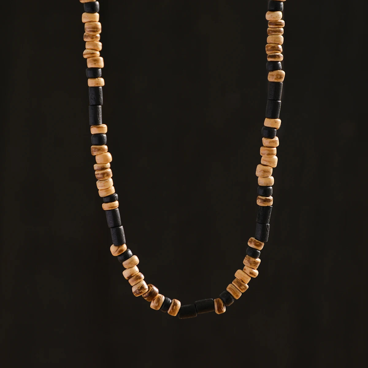 Coller perle en bois homme, perles marron et noires