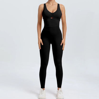 Combi sport femme noire vue de face décolleté taille fine