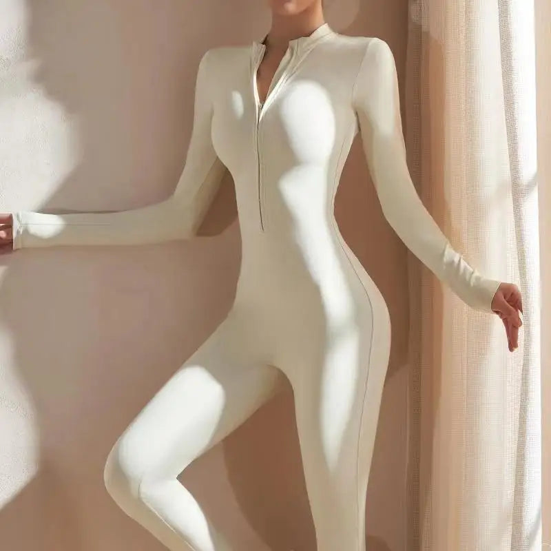 combinaison de yoga blanche femme longues manches confort liberté de mouvement zippée